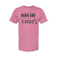 Load image into Gallery viewer, Es un buen día para ser un tigre camiseta para adultos
